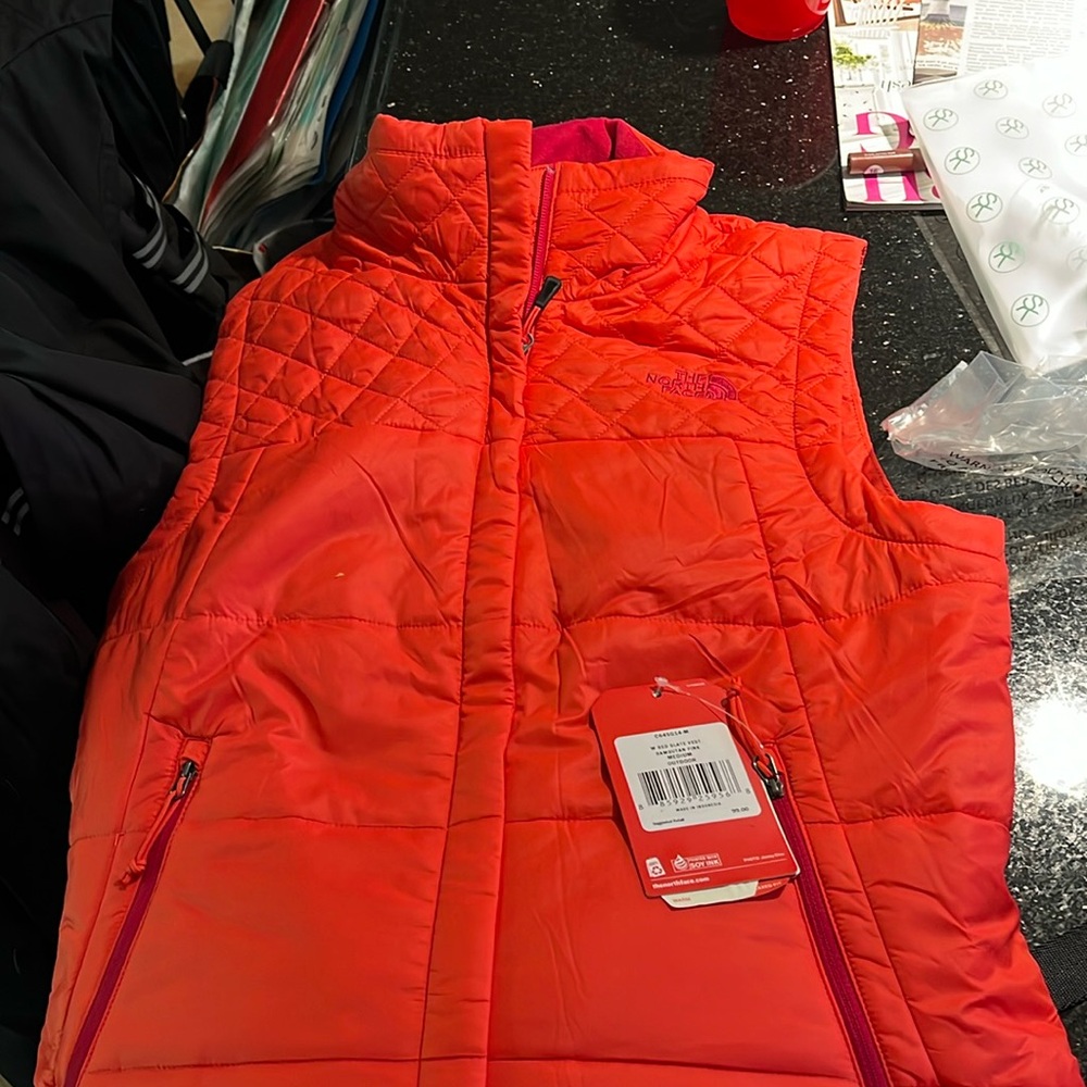 North face red slate vest rambuten pink medium outdoor vest, new with tags